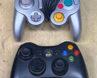 Nintendo GameCube And Xb0x 360 Controllers 