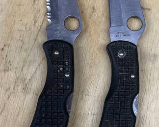 Pair Of Japan Spyderco G2 Stainless Folding Pocket Knives