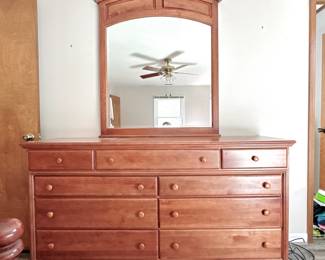 9 DRAWER DRESSER WITH MIRROR