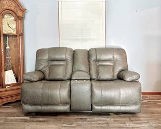 GRAY LEATHER ADJUSTABLE DUAL SIDED POWER RECLINING LOVE SEAT WITH USB CHARGING