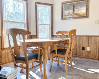 DINING TABLE AND 4 ARM CHAIRS - 2 LEAVES INCLUDED
