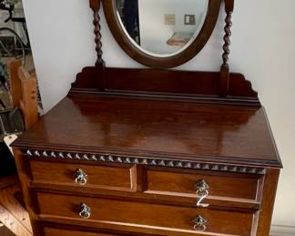 Chest of Drawers with Mirror