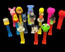 Lot of fifteen vintage pez dispenser including Looney Tunes and others