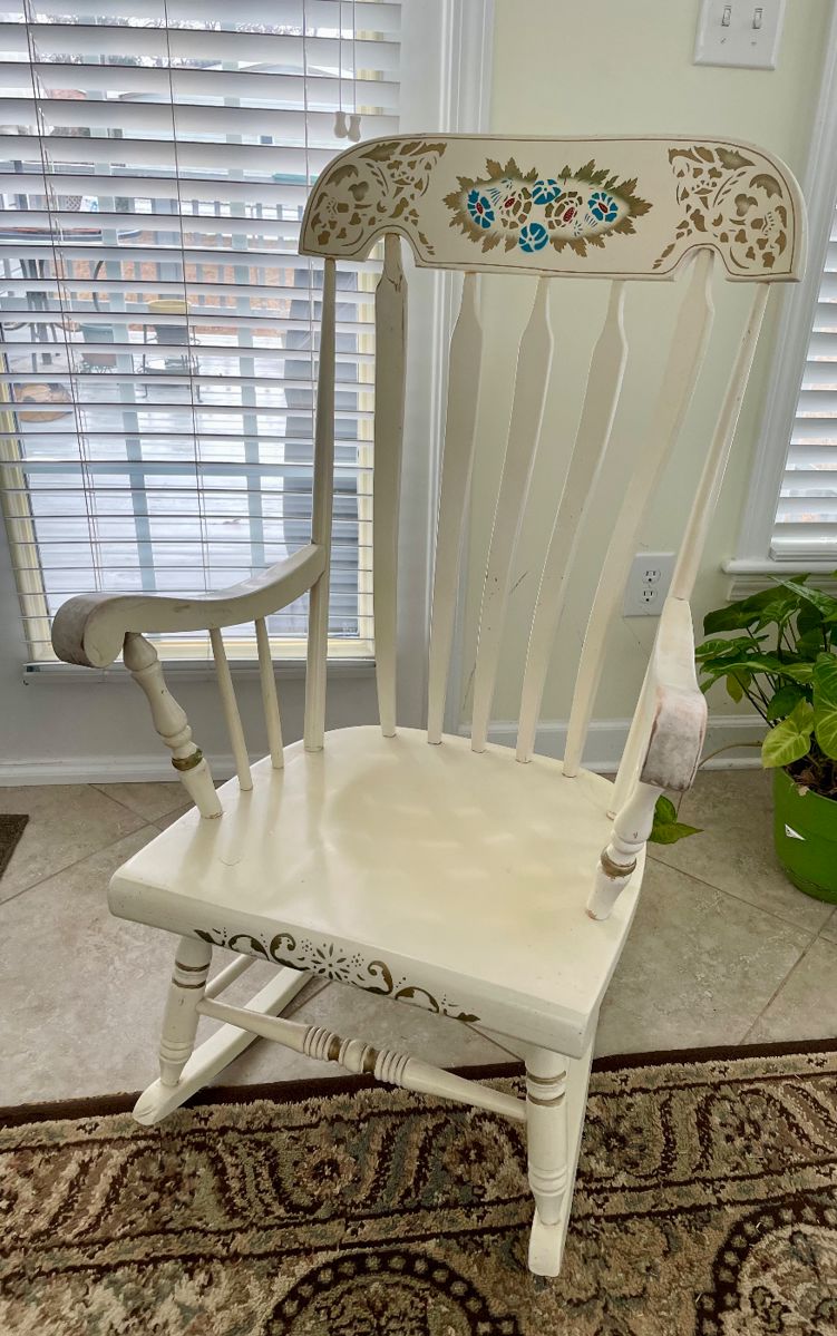 Blue Moon Estate Sale in Chapin starts on 1/13/2024