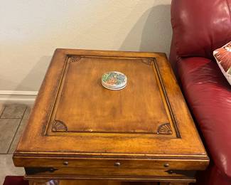 2 end tables, 27" x 23" x 23"