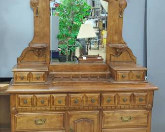 Riverside Furniture 11-Drawer Dresser With Mirror, 80" x 64" x 19"