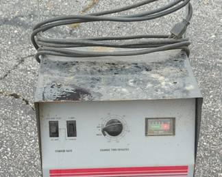 Schumacher 12V Battery Charger, Model SE2001