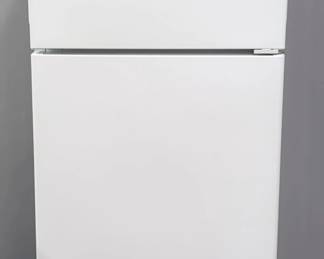 Hotpoint Refrigerator, Model HPS16BTNJRWW, 61" x 28" x 30", Powers On