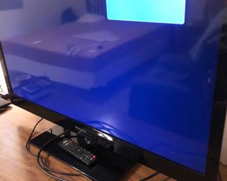 HISENSE 42 TV W Remote