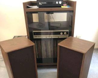 Vintage Lloyds AMFM Receiver, Victrola Turntable, Speakers, 45s  LPs