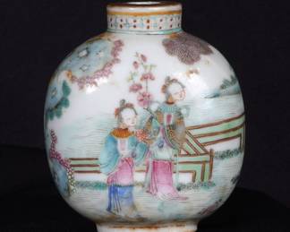 Chinese Qianlong Famille Rose Snuff Bottle