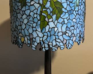 Tiffany Style Lamp w Tree Trunk Base