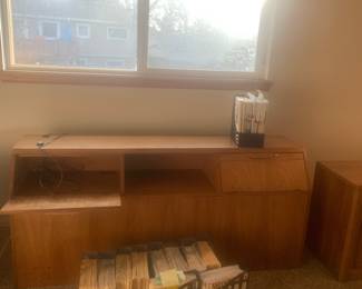 Thomasville wood bedroom set. This set includes a bed frame, dresser, mirror, and nightstands, all crafted from high-quality wood and in excellent condition. 