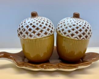 Acorn Salt & Pepper Shaker