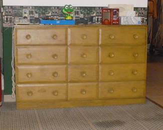 multi-drawer dresser