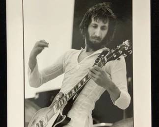 Pete Townshend Photo by Michael Putland, Signed by Putland below image