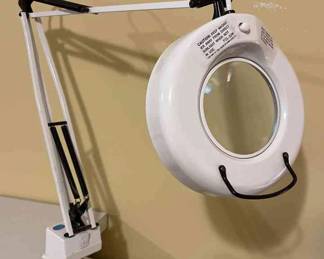 Magnifying ClipOn Lamp