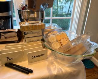 Sets of place setting cards