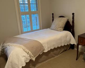 Twin bed, Sferra throw 