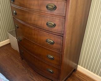 Henredon Bowfront mahogany chest of drawers 