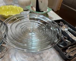 Lipped Pyrex mixing bowls 