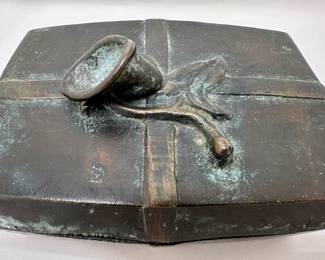 
Vintage 1940s Patinated Cast Bronze Trinket Box
Lot #: 131