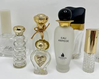 9 Vintage Perfume Bottles: Lanvin, White Shoulders, Oscar De La Tenta, Knowing, Trish McEvoy & More
Lot #: 17