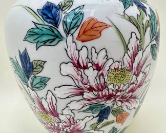 Vintage Asian Style Vase
Lot #: 125