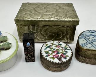 Antique Lipstick In Holder & 3 Vintage Tin Trinket Boxes & 1 Porcelain Aynsley Box With Flower
Lot #: 132