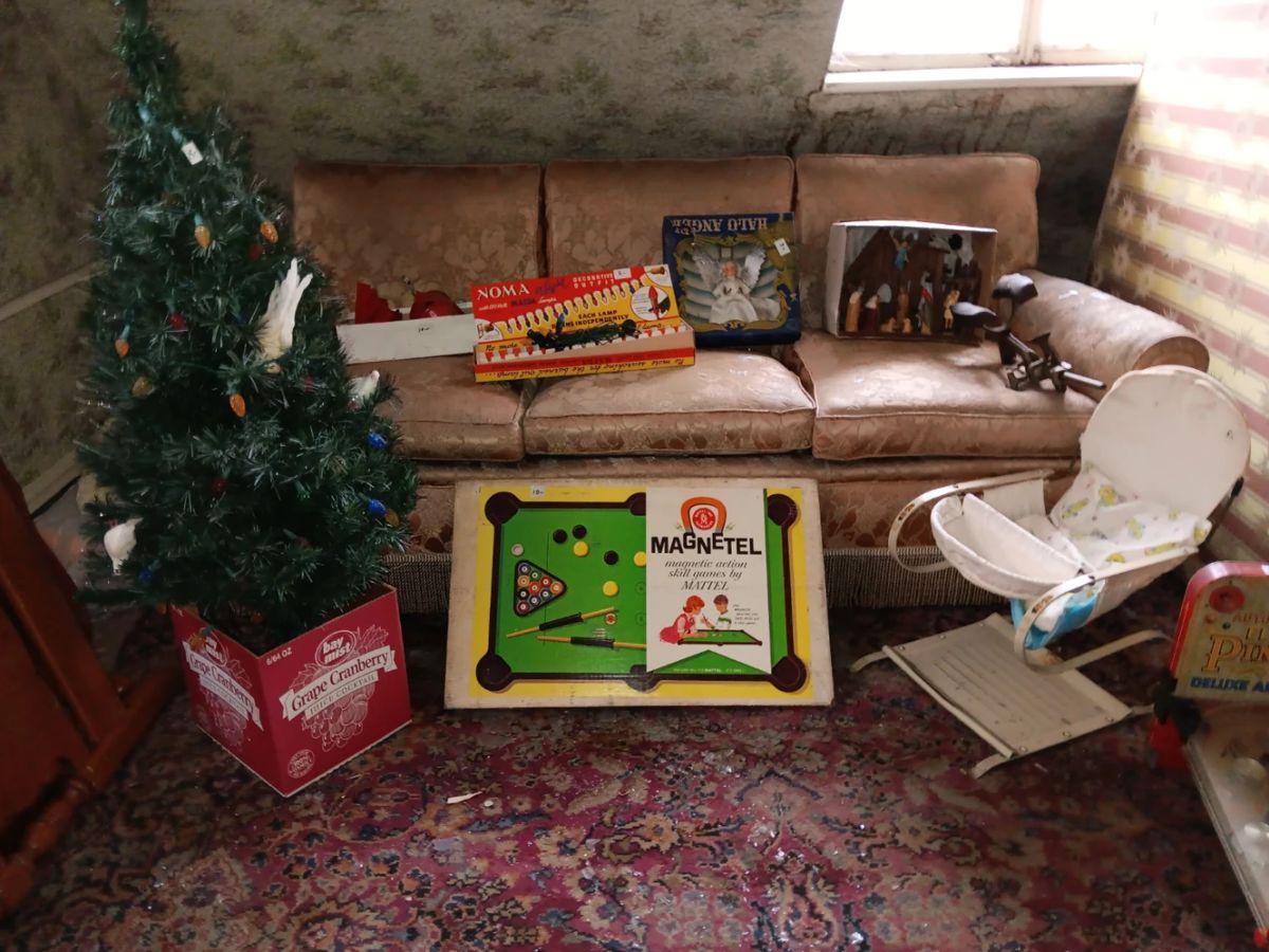 Buffalo Mansion Estate Sale FriSat 405 Linwood... starts on 1/5/2024