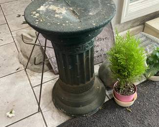 . . . another nice pedestal and one of only two live plants available in the sale
