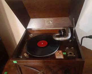 1928 Gramophone Mechanical Record Player