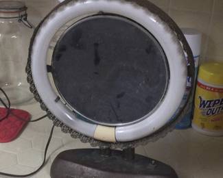 Vintage make up mirror, needs bulb