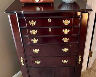 Jewelry chest