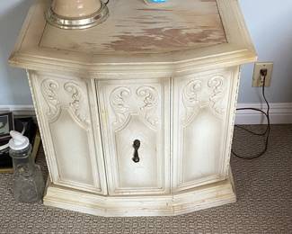 Night stand 