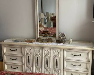 Dresser with mirror 