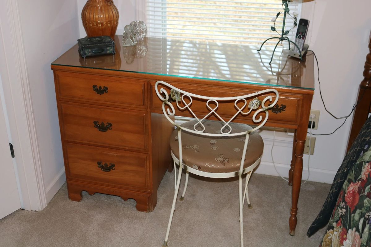 Oakland Estate Sale 50 OR MORE Off Monday starts on 2/3/2024