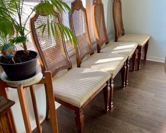 Mid-century Traditional Bernhardt Furniture Dining Table, 6 chairs with Matching China Hutch