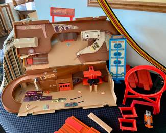 Vintage 1979 Hot Wheels City Sto & Go Set 