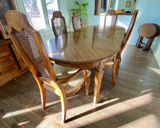 Mid-century Traditional Bernhardt Furniture Dining Table, 6 chairs with Matching China Hutch