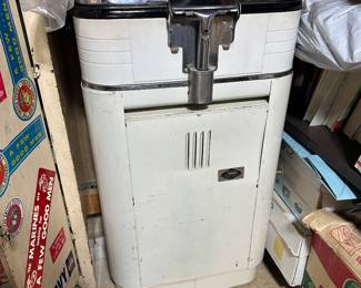 Nesco Electric Roaster Oven with Enamel Storage Cabin