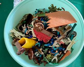 vintage cowboys and indians figures and scenery pieces