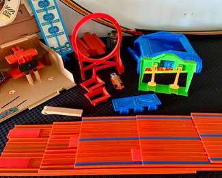 Vintage 1979 Hot Wheels City Sto & Go Set 