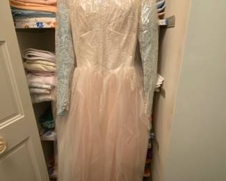 Vintage wedding gown, size medium 
