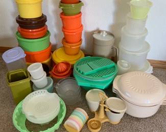 Nice Collection Of Vintage Newer Tupperware 