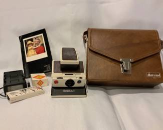  004 Polaroid SX70 Folding Land Camera