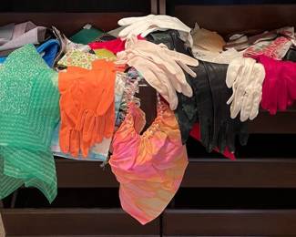 Womens Scarves, Sashes  Gloves