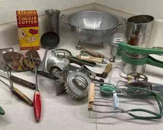Assorted Vintage Kitchen Gadgets