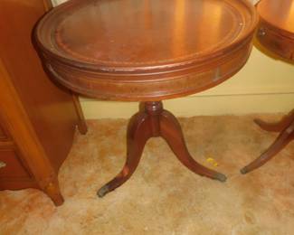 VINTAGE MAHOGANY DRUM TABLE