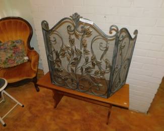 FIREPLACE SCREEN ON TOP OF MAPLE BENCH